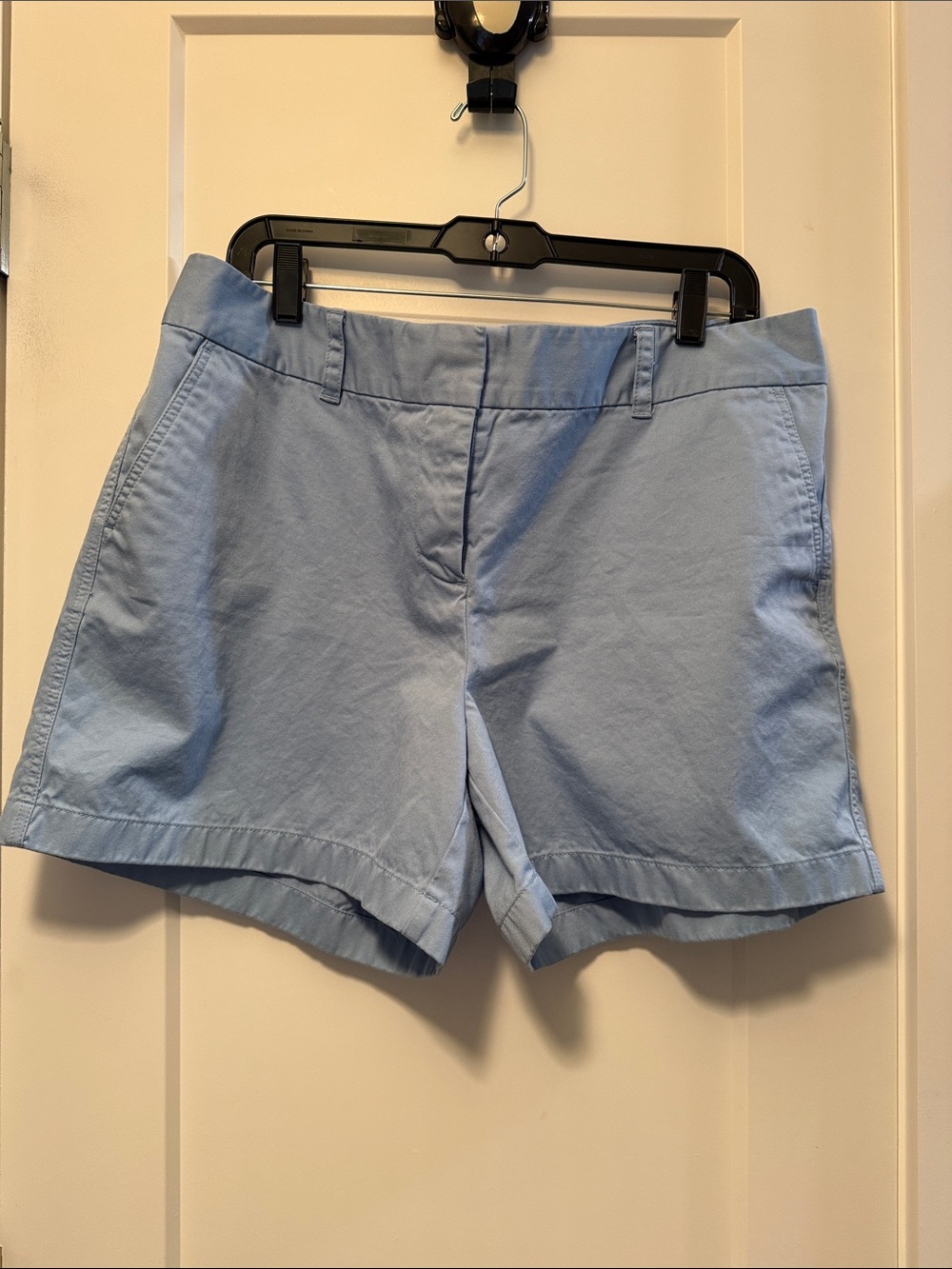 Vineyard Vines Women's Light Blue 5" Chino Shorts size 16
